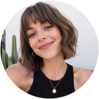 Isla Collins, DIY & Paper Craft Expert