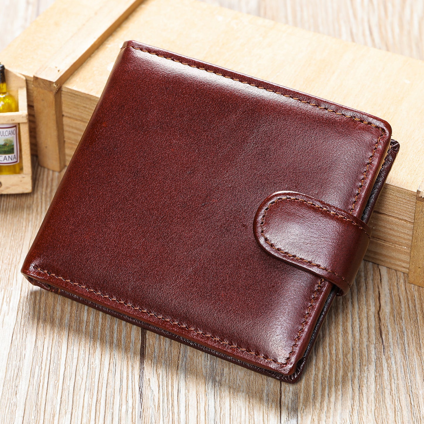VINTAGE Top Grain Leather Bi-Fold Wallet – Classic Design, Ample Storage